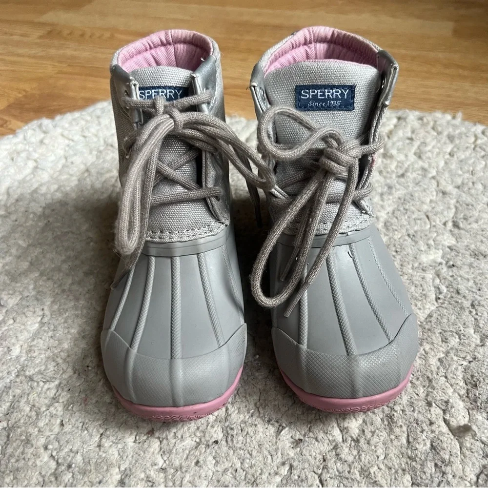 Sperry: Girl's Gray and Pink Port Duck Lace Up Boots Size 10M Style: 162060